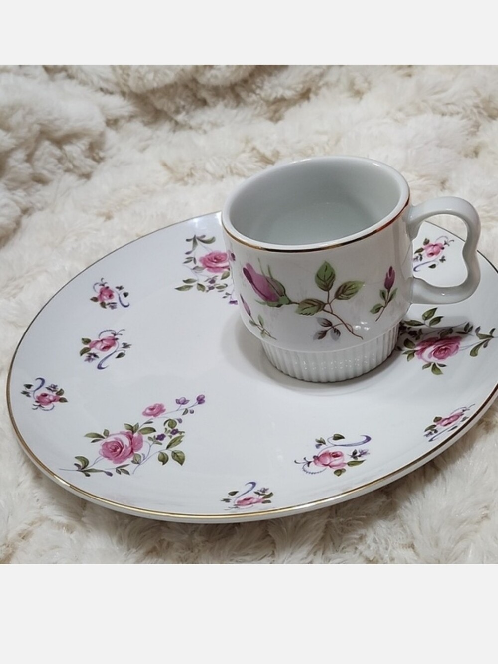 VINTAGE ROYAL GEOFFREY FINE CHINA SNACK PLATE AND TEACUP SET